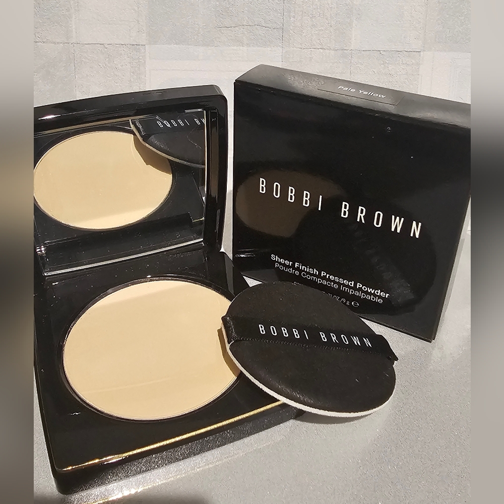 Pale Yellow - Bobbi Brown Sheer Finish Pressed Powder -Full Size Net Wt .31oz
